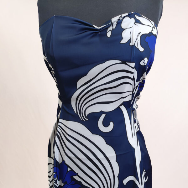 Tessuto Satin a fantasia motivo floreale blu navy - bianco