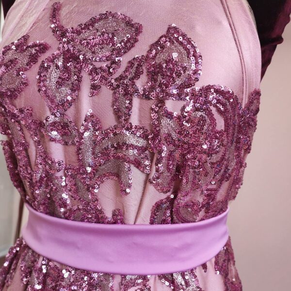 Tessuto tulle-pizzo ricamato con paillettes motivo floreale rosa scuro