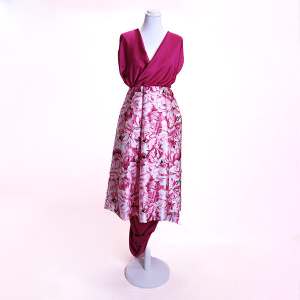 Tessuto Duchesse a fantasia motivo floreale rosa - magenta - nero