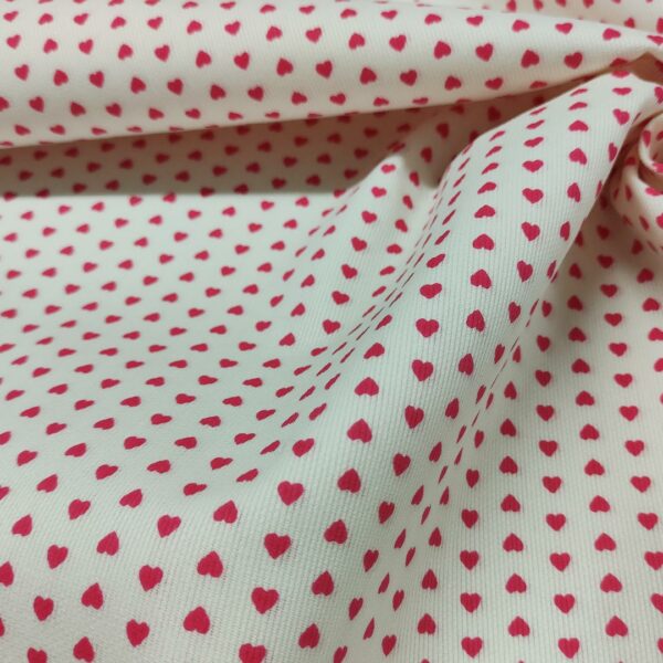 Tessuto Millerighe di Cotone a fantasia motivo cuori grandi panna - fucsia