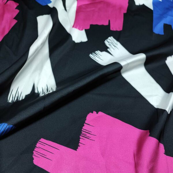 Tessuto Satin a fantasia motivo astratto nero - azzurro - fucsia - bianco