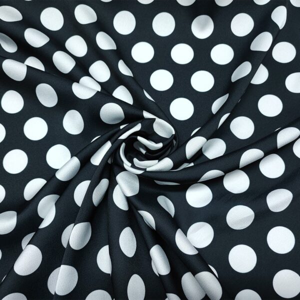 Tessuto Satin a fantasia motivo pois grandi nero - bianco