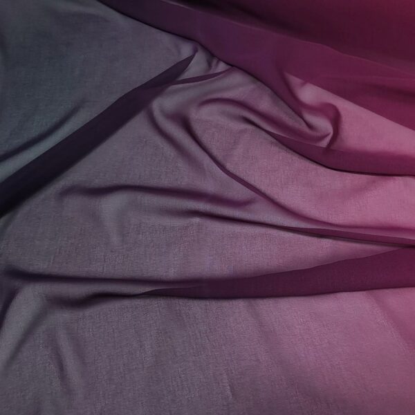 Tessuto Georgette a fantasia motivo sfumato viola - magenta
