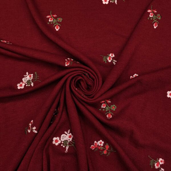 Tessuto Maglia Mano Lana ricamata motivo floreale bordeaux