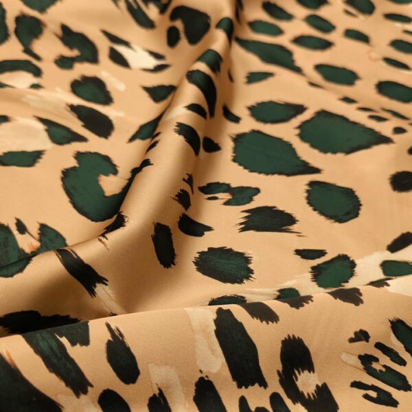 Tessuto Satin a fantasia motivo animalier beige - verde bottiglia