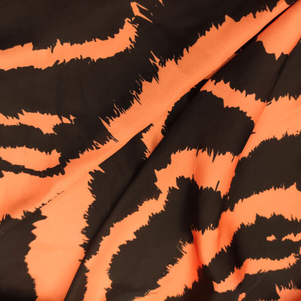 Tessuto Satin a fantasia motivo animalier nero - arancione
