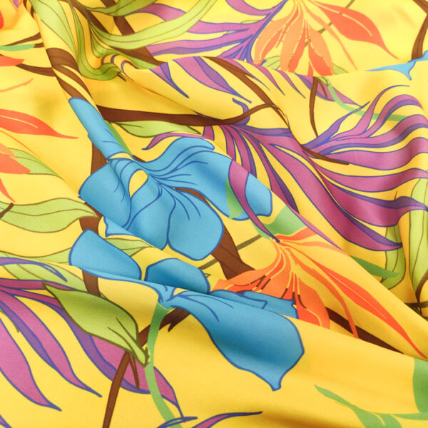 Tessuto Satin a fantasia motivo floreale giallo - azzurro - viola
