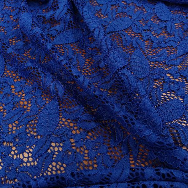 Tessuto pizzo elasticizzato motivo floreale blu elettrico
