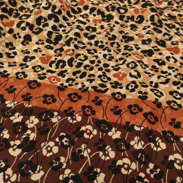 Tessuto Satin a fantasia motivo animalier nero - beige - arancione
