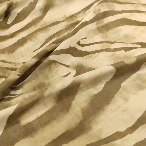 Tessuto Satin a fantasia motivo animalier panna - verde - tortora
