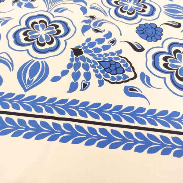 Tessuto Viscosa a fantasia motivo floreale bianco - blu elettrico