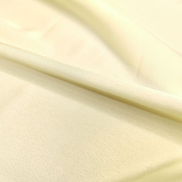 Tessuto Satin leggero elasticizzato tinta unita burro