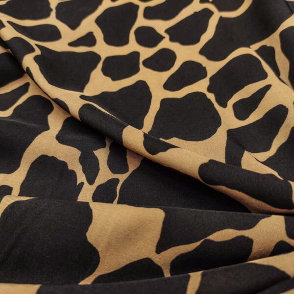 Tessuto Viscosa a fantasia motivo animalier beige - marrone