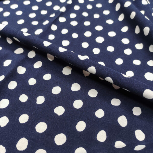 Tessuto Viscosa a fantasia motivo pois bianco - blu