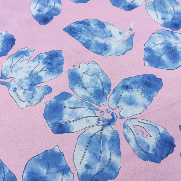 Tessuto Crepe a fantasia motivo floreale glicine - azzurro
