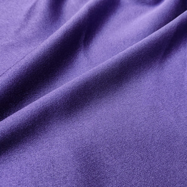 Tessuto crepe Satin elasticizzato tinta unita viola