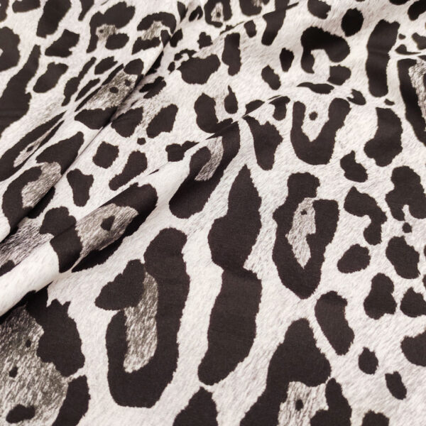 Tessuto Misto Viscosa a fantasia motivo animalier grigio - nero