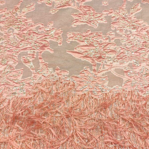 Tessuto organza jacquard motivo floreale con frange lurex rosa - oro