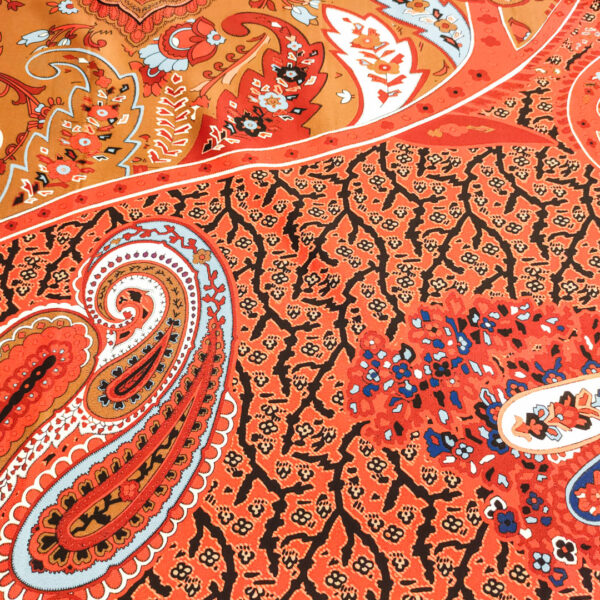 Tessuto Satin a fantasia motivo floreale cashmere arancio - nero - azzurro