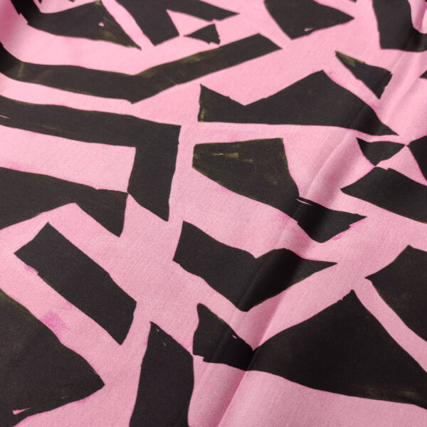 Tessuto Satin di Viscosa a fantasia motivo astratto pink - nero