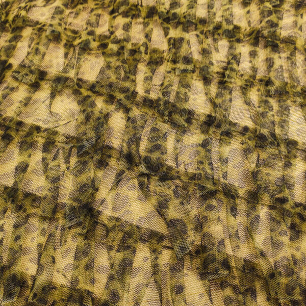 Tessuto Tulle mano seta con balze 3D in tulle motivo animalier verde - nero