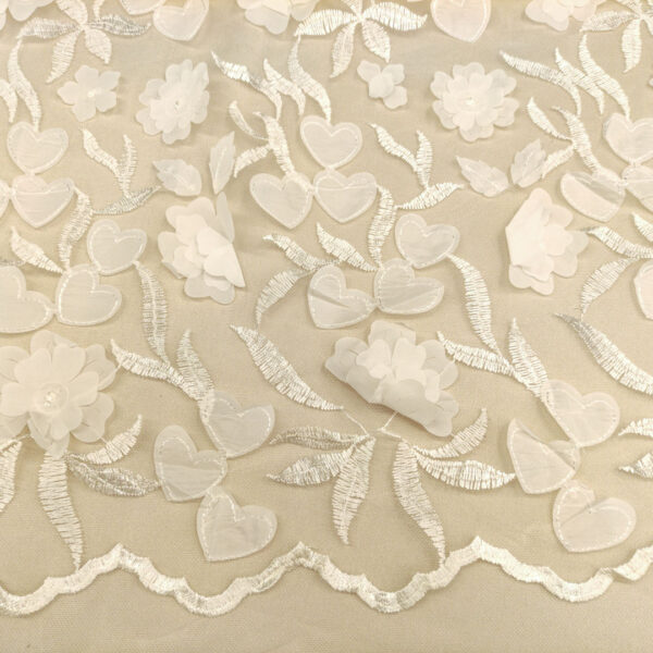 Tessuto Tulle mano seta ricamato con fiori in 3D  bianco