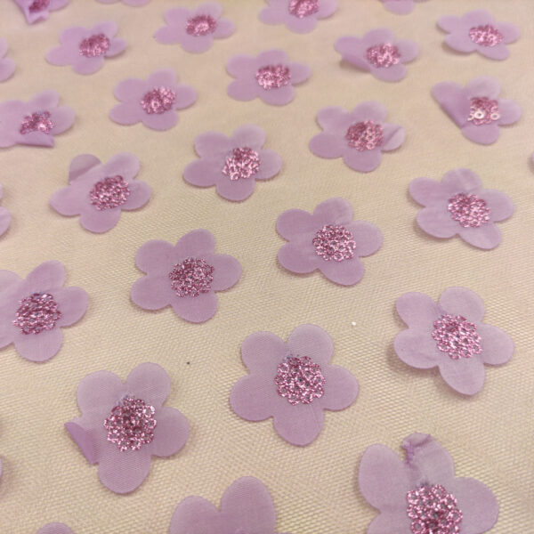 Tessuto Tulle mano seta ricamato con fiori in 3D viola