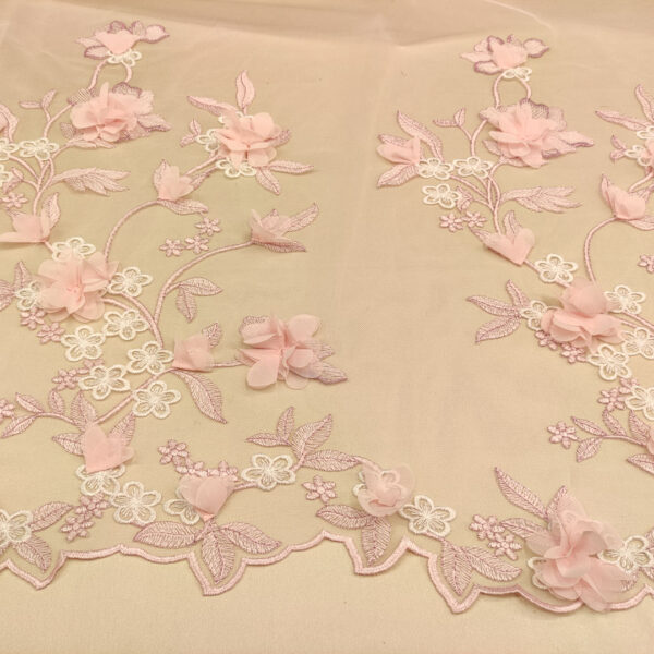 Tessuto Tulle mano seta ricamato con fiori in 3D rosa