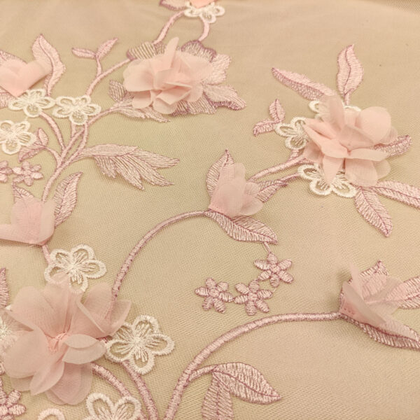 Tessuto Tulle mano seta ricamato con fiori in 3D rosa