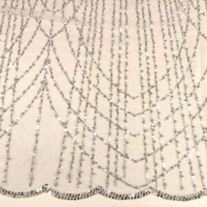Tessuto Tulle mano seta ricamato con perline e paillettes motivo astratto argento