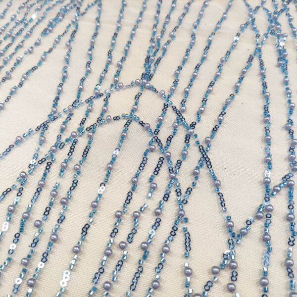 Tessuto Tulle mano seta ricamato con perline e paillettes motivo astratto azzurro