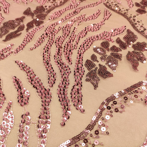 Tessuto Tulle mano seta ricamato con perline e paillettes motivo astratto rosa