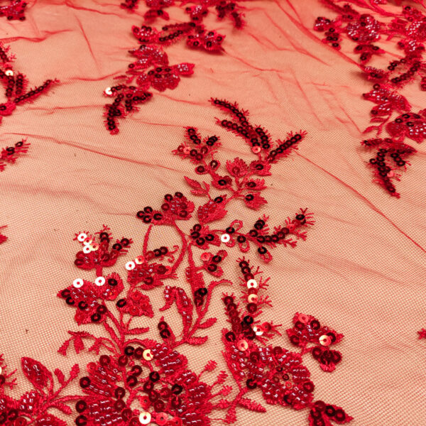 Tessuto Tulle mano seta ricamato con perline e paillettes motivo floreale rosso