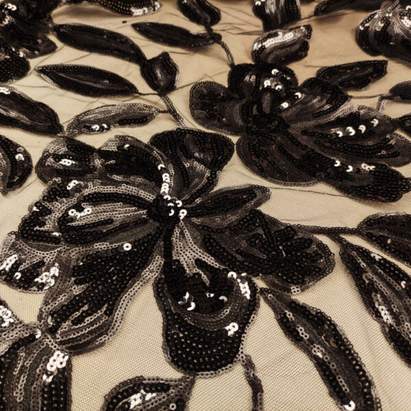 Tessuto Tulle mano seta ricamato con  paillettes motivo floreale nero - antracite