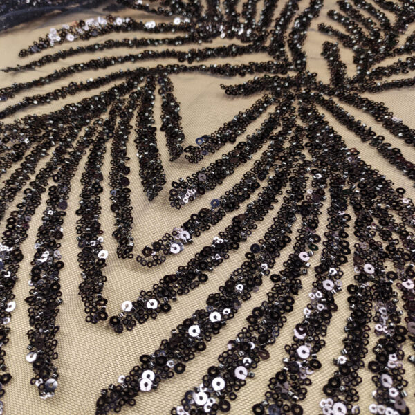 Tessuto Tulle mano seta ricamato con micro paillettes motivo floreale nero