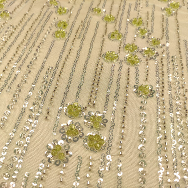 Tessuto Tulle mano seta ricamato con perline e paillettes motivo floreale argento - verde acido