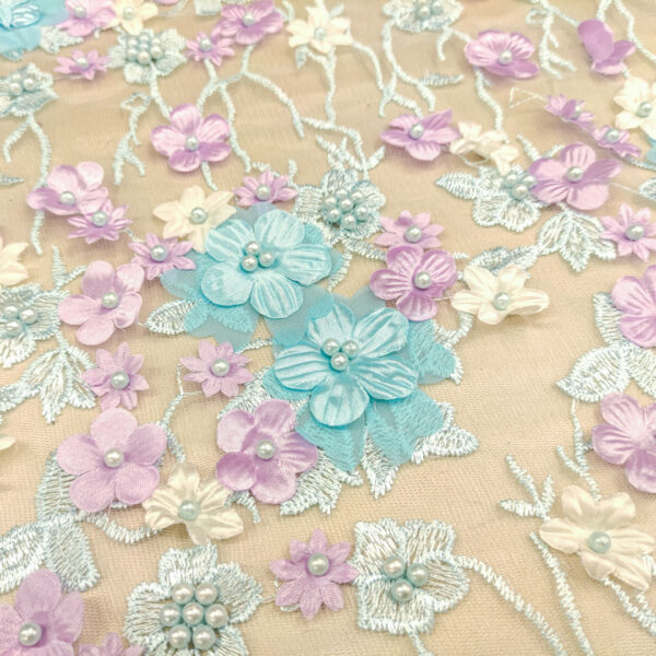 Tessuto Tulle mano seta ricamato con fiori in 3D e con perle lilla - verdino - turchese