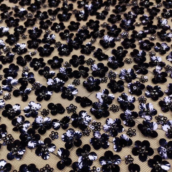 Tessuto Tulle mano seta ricamato paillettes motivo floreale blu