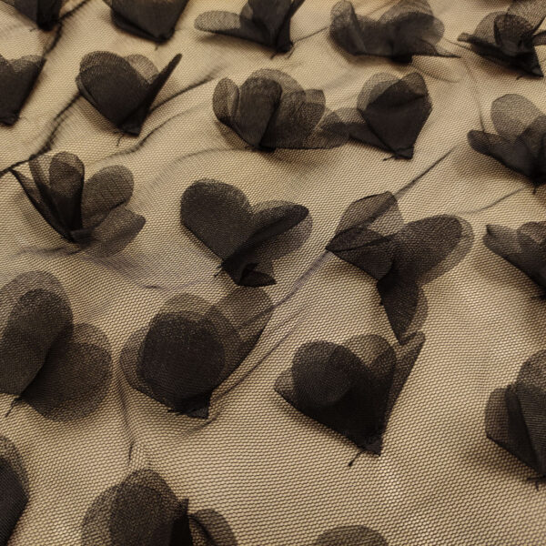 Tessuto Tulle mano seta ricamato con petali in 3D nero