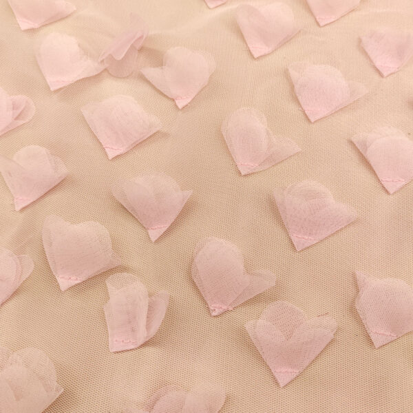Tessuto Tulle mano seta ricamato con petali in 3D rosa chiaro