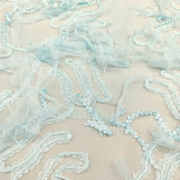 Tessuto Tulle mano seta ricamato motivo astratto 3d celeste