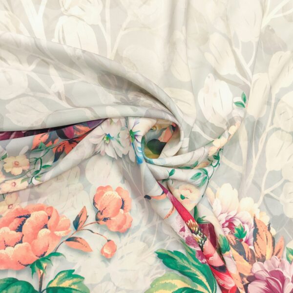 Tessuto Cady elasticizzato a fantasia motivo floreale grigio perla - rosso