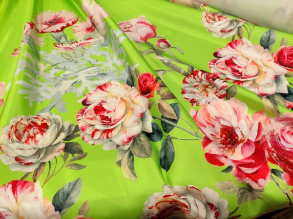 Tessuto Duchesse a fantasia motivo floreale mela - rosso