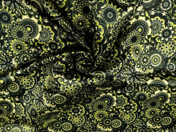 Tessuto Duchesse a fantasia motivo etnico verde