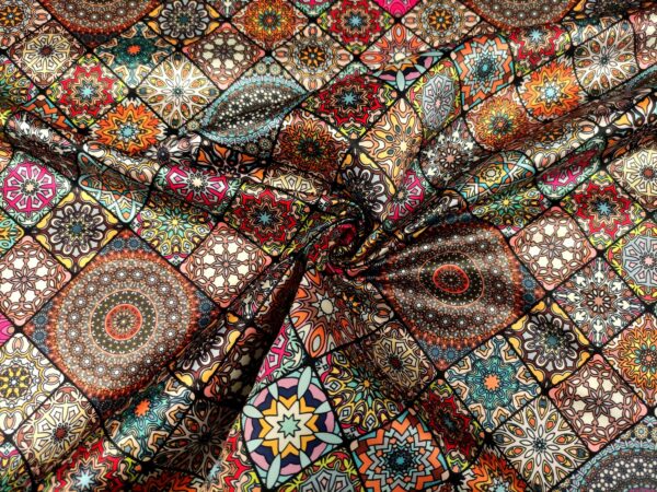 Tessuto Duchesse a fantasia motivo etnico fucsia - verde