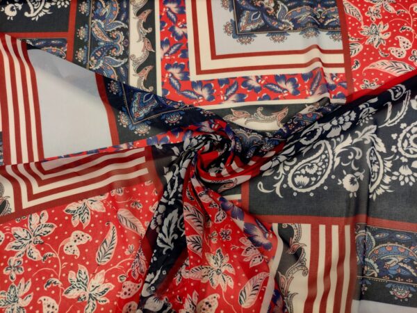 Tessuto Georgette a fantasia motivo astratto blu - rosso