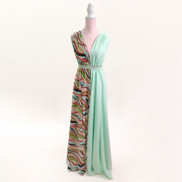 Tessuto Georgette a fantasia motivo astratto acquamarina - biscotto abbinato a tessuto crepe tinta unita verdino