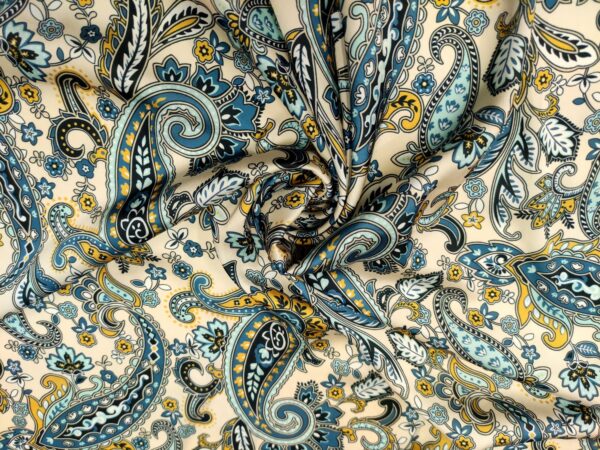 Tessuto Satin a fantasia motivo floreale cashmere beige - celeste