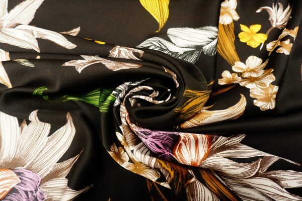 Tessuto Satin a fantasia motivo floreale nero - giallo