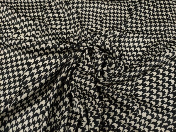 Tessuto Viscosa a fantasia motivo piede de poule bianco - nero